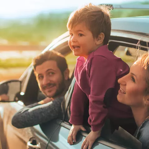 Familie im Auto